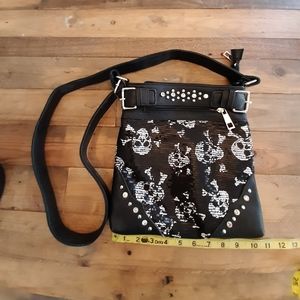 Skull crossbody messenger handbag EUC!!